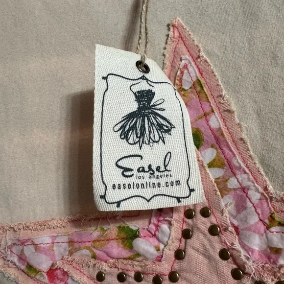 Easel Beige Star Patchwork Short Sleeve Top - Picture 4 of 7